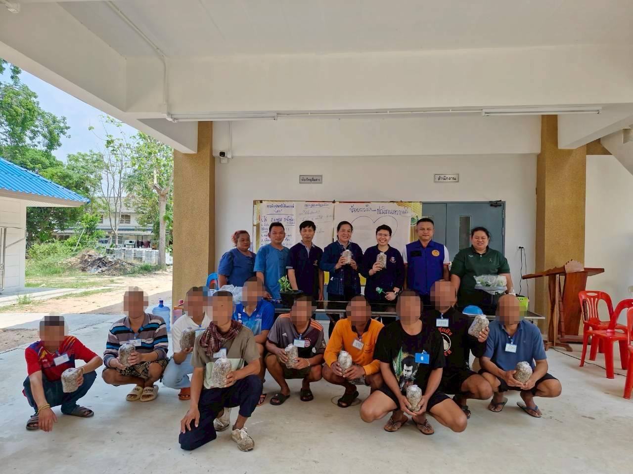 🛖 พช.แวงใหญ่ : เป็นวิทยากรเสริมสร้างความรู้ด้านอาชีพ ให้กับผู้เข้ารับการบำบัดฟื้นฟูยาเสพติด ณ ศูนย์พักคอยผู้ป่วยยาเสพติด ในบ้านธำรงรักษ์ (ศูนย์ CI) วันที่ 3