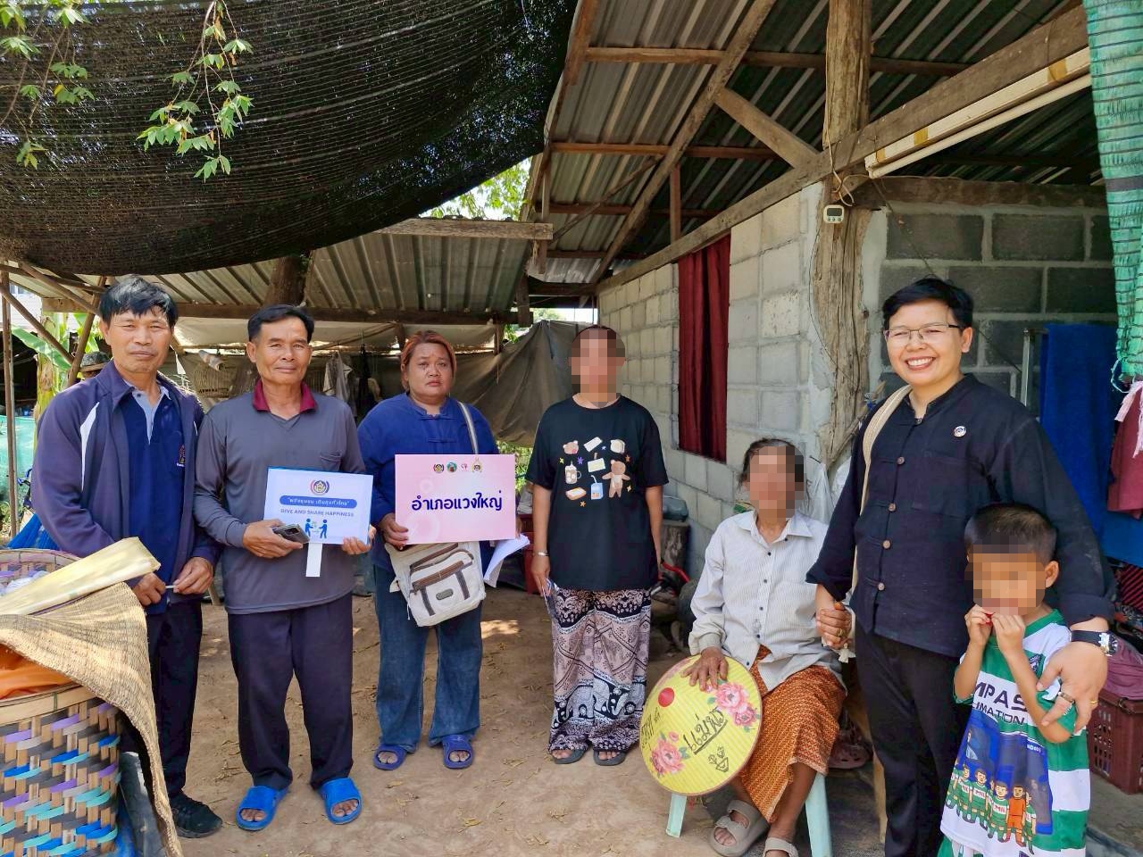 👨‍👩‍👦 พช.แวงใหญ่​ : ลงพื้นที่ติดตาม/เยี่ยมครัวเรือนยากจน​ ตามโครงการขจัดความยากจนและพัฒนาคนทุกช่วงวัยอย่างยั่งยืนตามหลักปรัชญาของเศรษฐกิจพอเพียง​ ณ​ ตำบลคอนฉิม