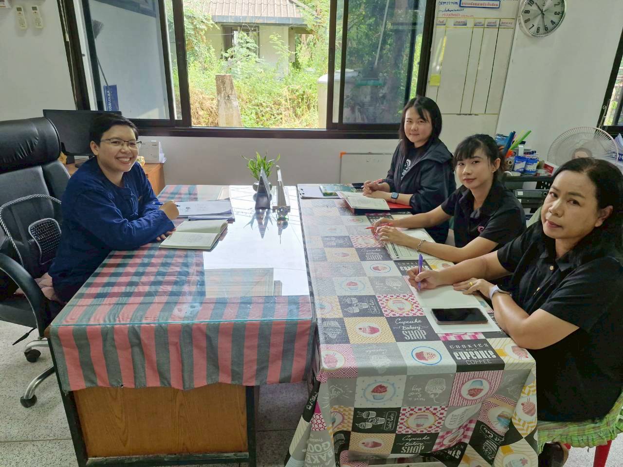 🗣️ พช.แวงใหญ่ : ประชุมเจ้าหน้าที่สำนักงานพัฒนาชุมชมประจำเดือนเมษายน 2569