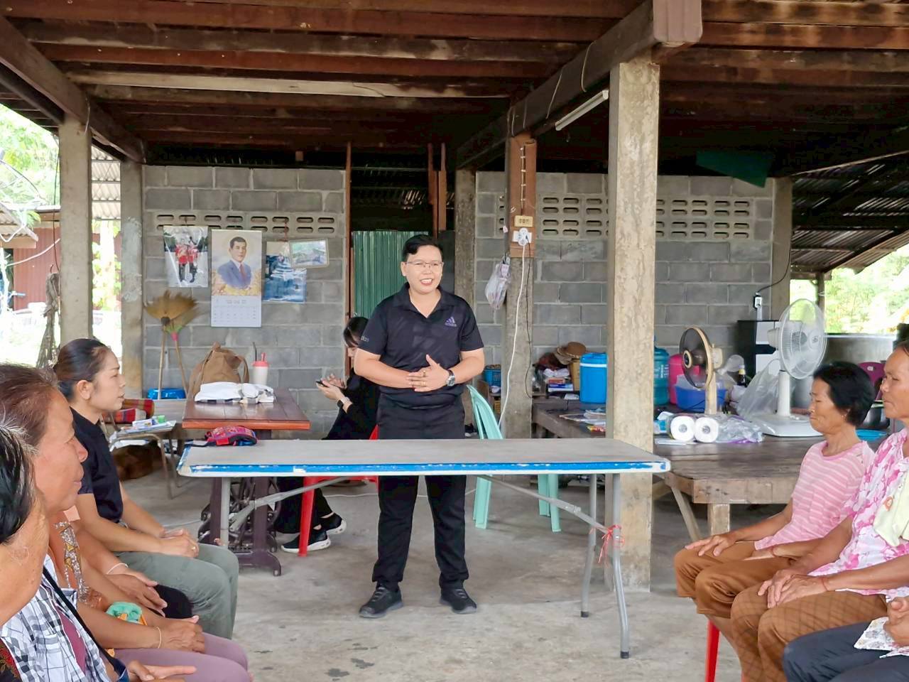 💰​ พช.แวงใหญ่ : ลงพื้นที่ติดตามการดำเนินงานโครงการแก้ไขปัญหาความยากจน (กข.คจ.) บ้านป่าแดง ม.5 ต.คอนฉิม